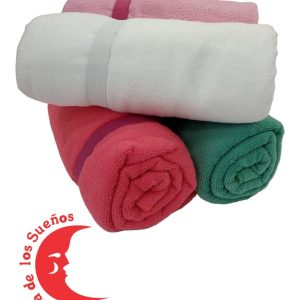 Toallón de secado rápido de nuestra marca DANIEL con elástico para envolverlo y sujetarlo