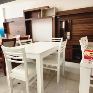 Mesa victoria 120x80 + 4 sillas Julieta de pino