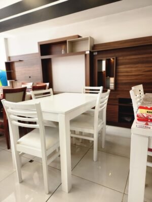Mesa victoria 120x80 + 4 sillas Julieta de pino