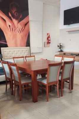 Mesa de cedro 140x140 cm. con 8 sillas María de paraíso