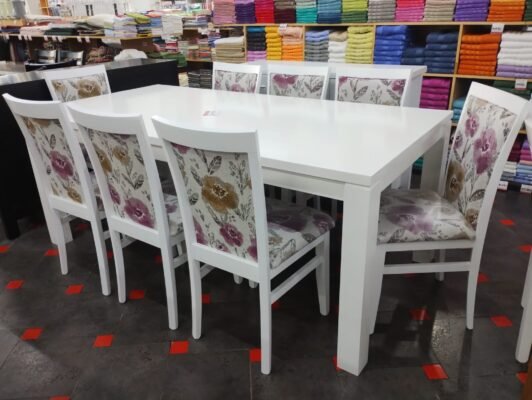 Mesa de pino 100x200 con 8 sillas Maria de pino estampadas